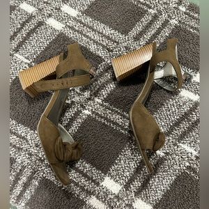 Worthington dark green heels 8.5m